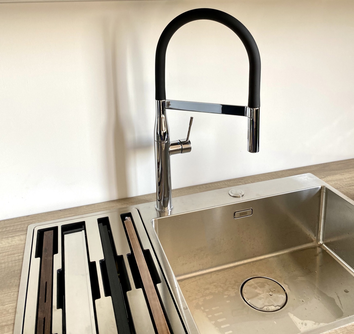 Grohe Essence New 30294DC0 miscelatore cucina acciaio inox con doccetta