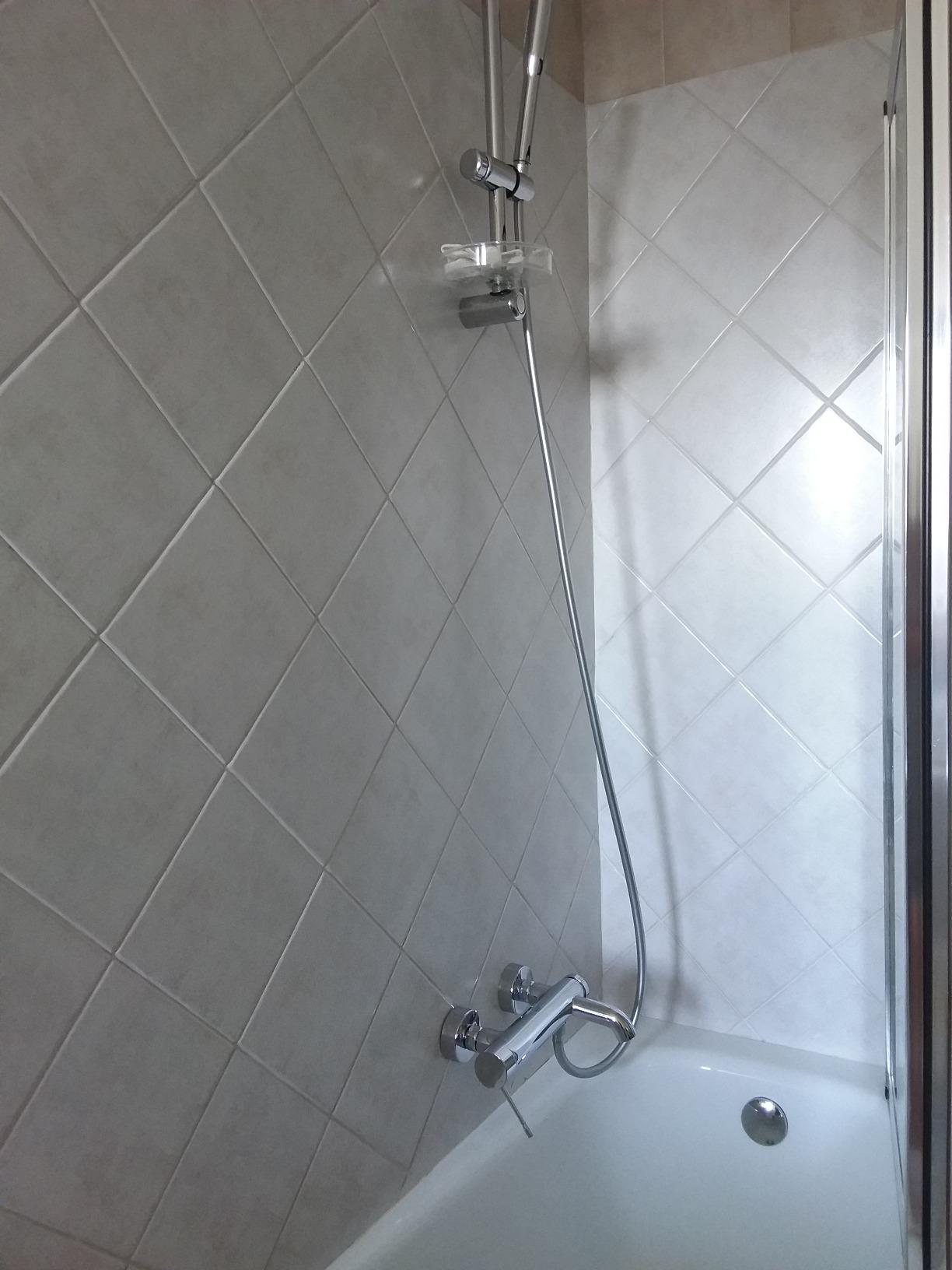 Grohe Essence 33628001 Miscelatore Vasca-Doccia Cromo con Doccetta